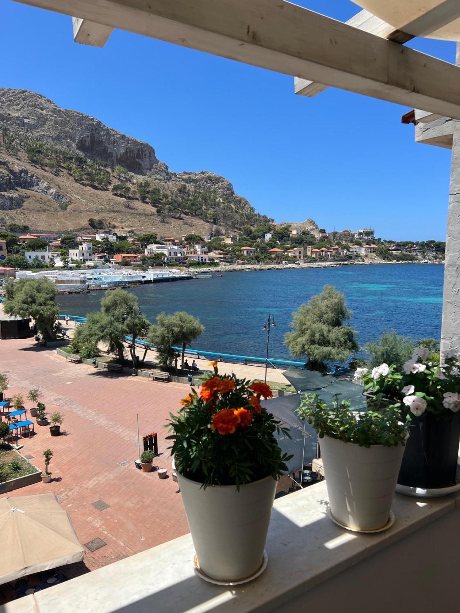 La Piazzetta A Mare Holiday House Sferracavallo Exteriör bild