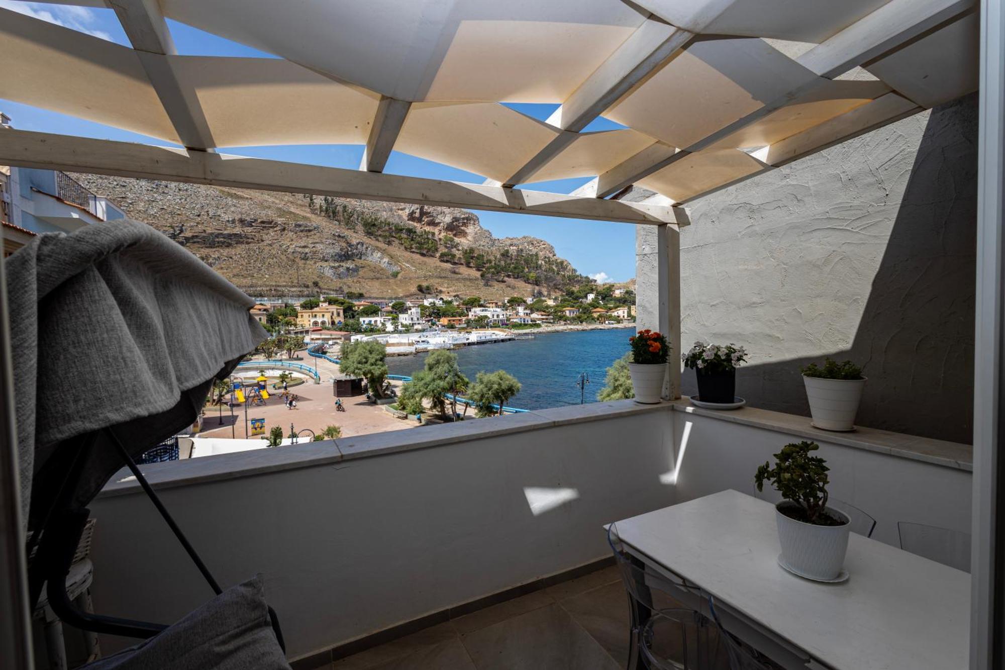 La Piazzetta A Mare Holiday House Sferracavallo Exteriör bild