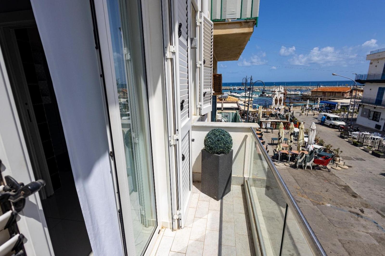 La Piazzetta A Mare Holiday House Sferracavallo Exteriör bild